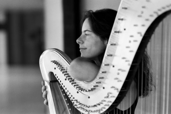 Nina Schlemm musician harp player harpist black and white img